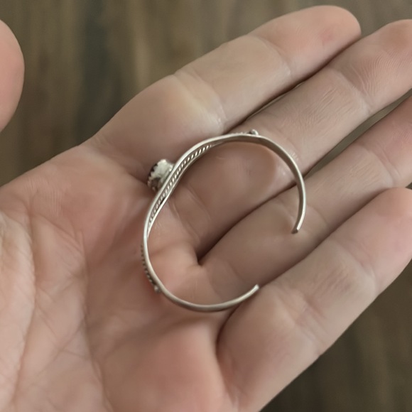 Vintage Navajo Handmade Sterling Silver Black Onyx child's cuff - Picture 2 of 3